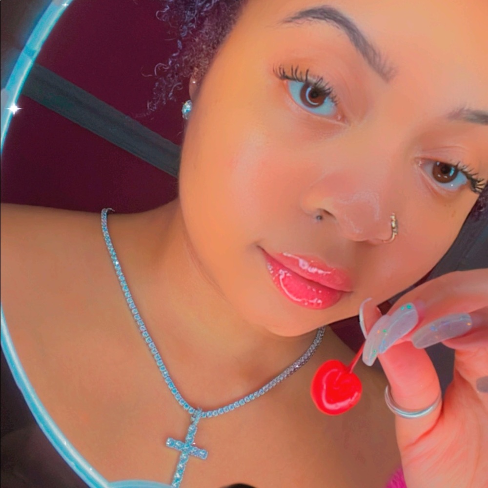 RED LIP GLOSS